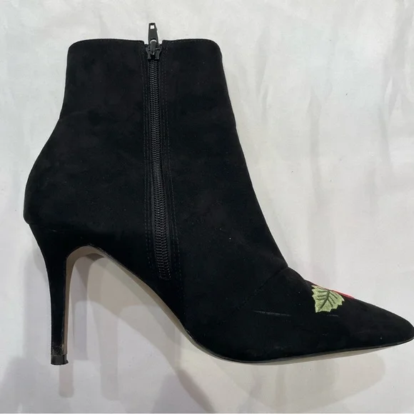 Betsey Johnson Estelle Black Embroidered Flower Boots Heels Size 8.5 Whimsigoth - Picture 8 of 13
